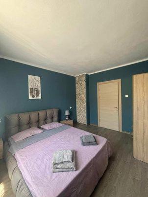Aпартамент габи - център , тихо място , паркинг, Cash Only Apartment *