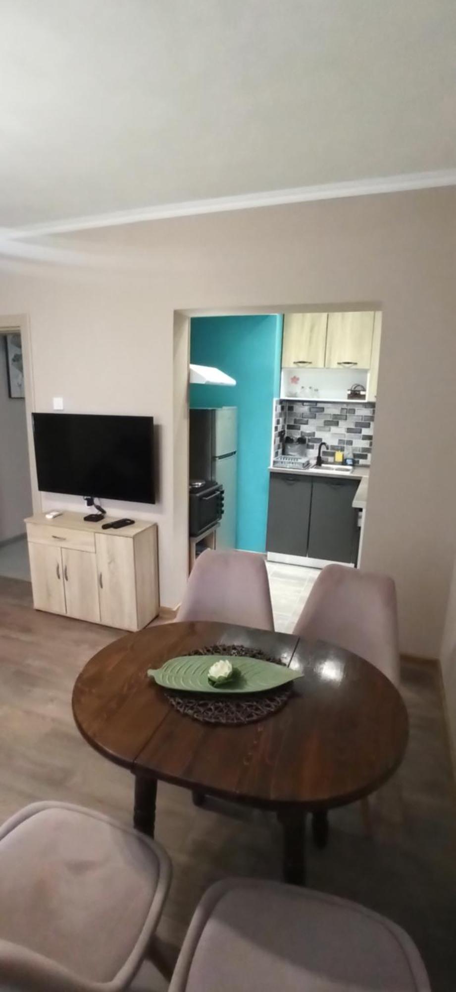 Aпартамент габи - център , тихо място , паркинг, Cash Only Apartment *